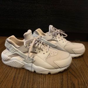 NWOT Nike Air Huarache Sneakers